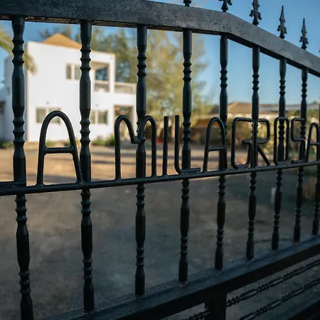 La Milagrosa Surf House & Cowork Lajares