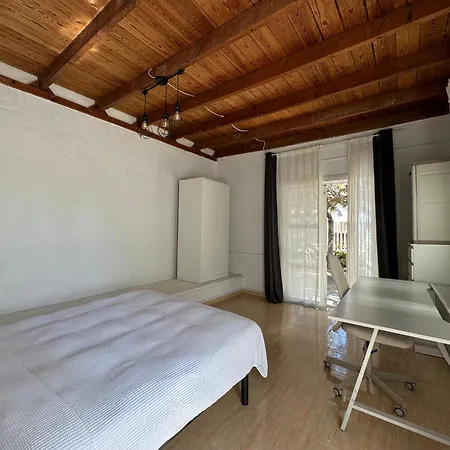 La Milagrosa Surf House & Cowork