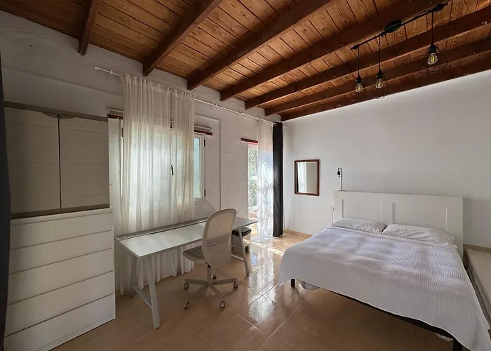 La Milagrosa Surf House & Cowork *