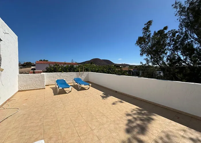 La Milagrosa Surf House & Cowork Lajares