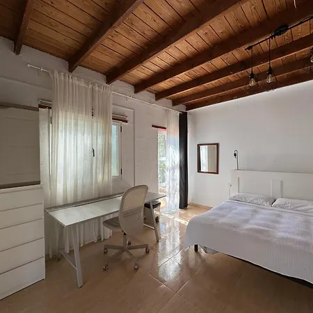 La Milagrosa Surf House & Cowork *