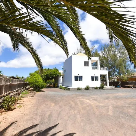 La Milagrosa Surf House & Cowork Lajares