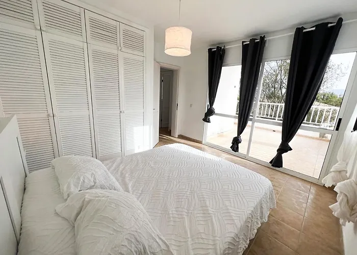 La Milagrosa Surf House & Cowork *