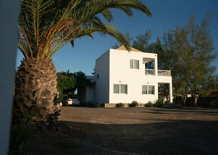 La Milagrosa Surf House & Cowork * Lajares